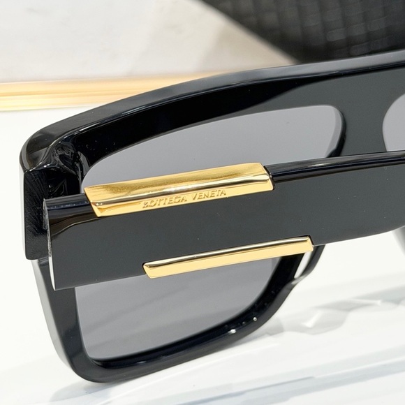 Bottega Veneta Black Sunglasses 🕶️ - Picture 7 of 7